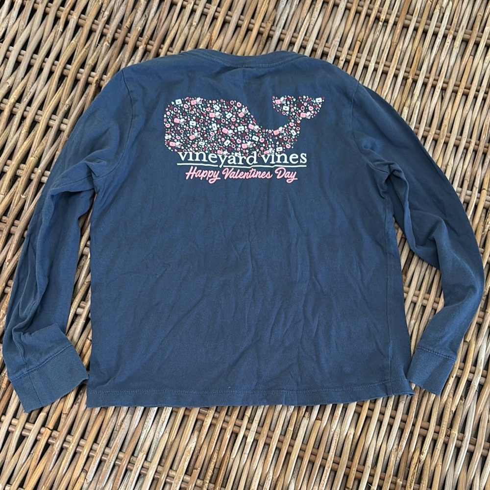 Vineyard Vines boys Navy Valentines Whale Long Sleeve tee size 7